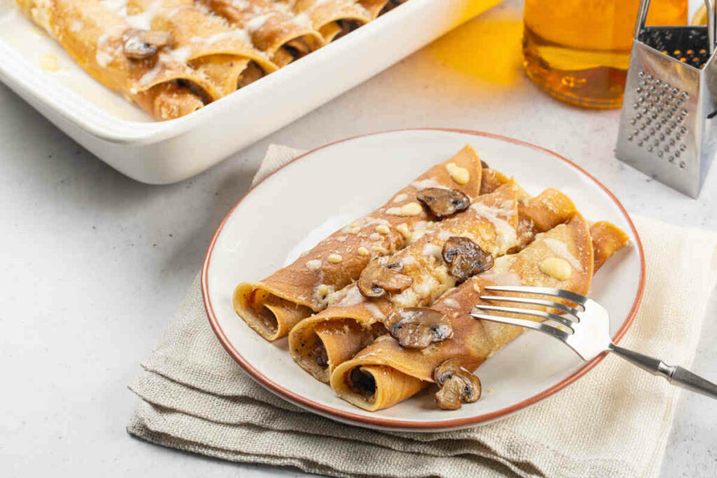 primo piatto per il cenone di capodanno con tre crespelle farcite ai funghi e mascarpone