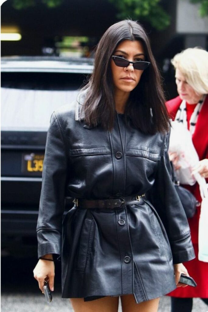 kourtney kardashian abito camicia pelle