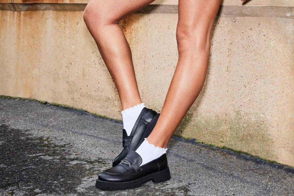 Come abbinare i calzini alle scarpe eleganti: consigli di look | Pourfemme