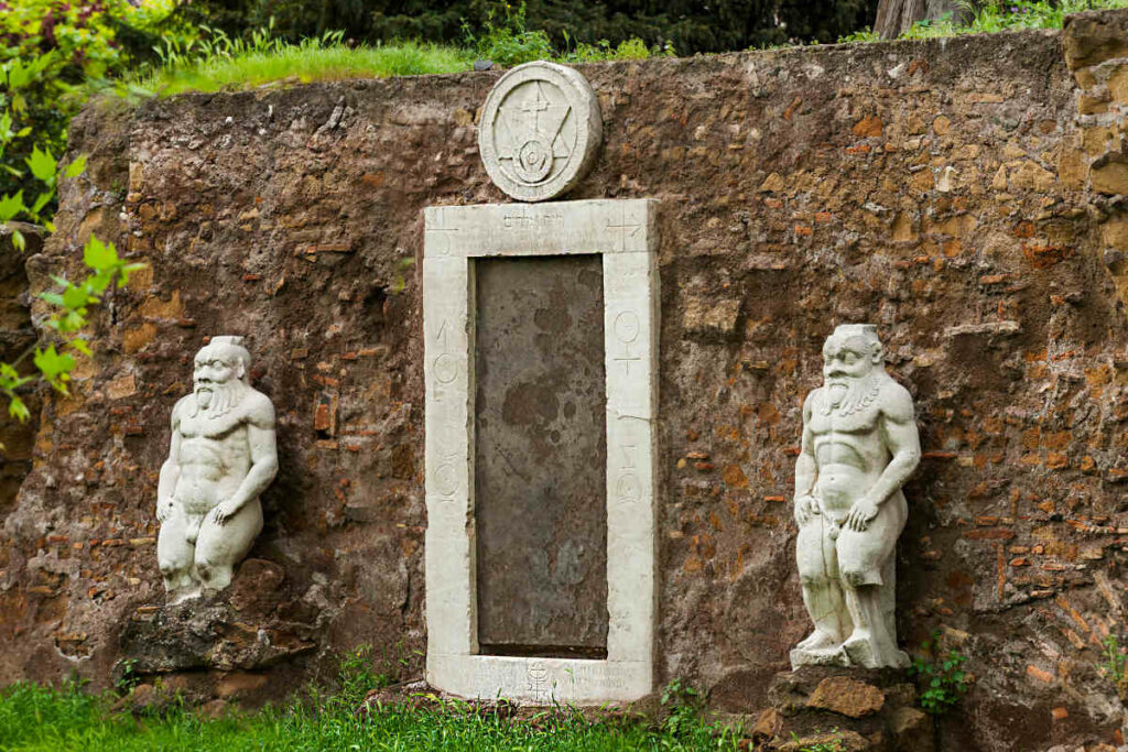 La Porta Alchemica, detta anche Porta Magica a Roma