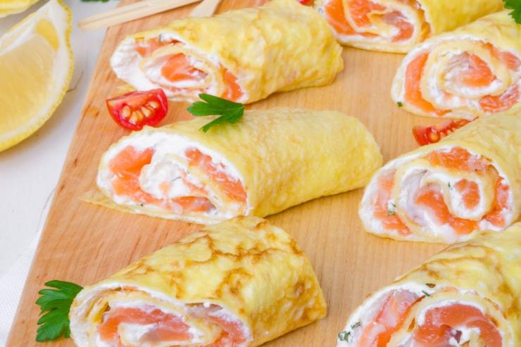 crepes al salmone su tagliere