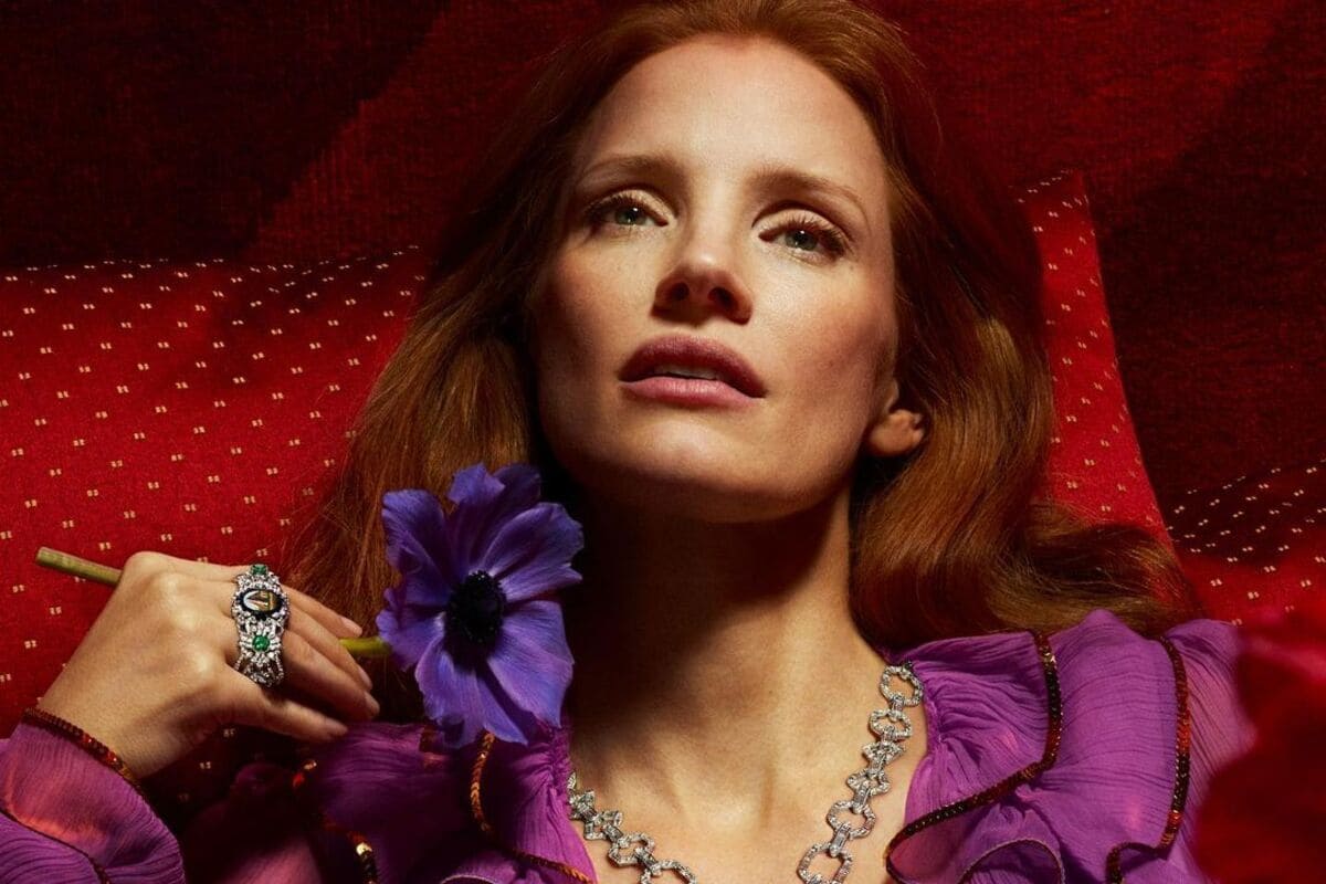 Scatto di Jessica Chastain con fiori