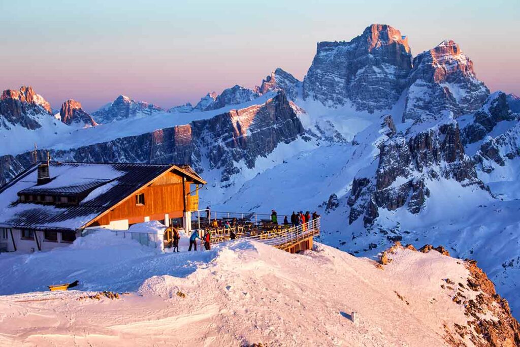 vista sul rifugio cortina d'ampezzo