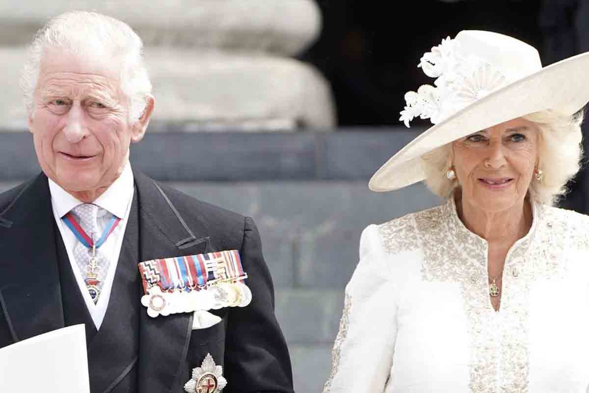 Cos’è lo scandalo “Tampongate” su Carlo e Camilla in The Crown 5