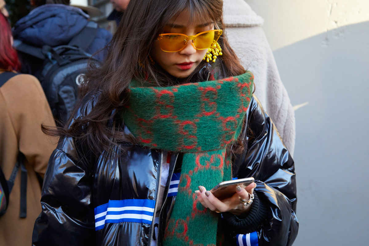 Come indossare una sciarpa look da copiare
