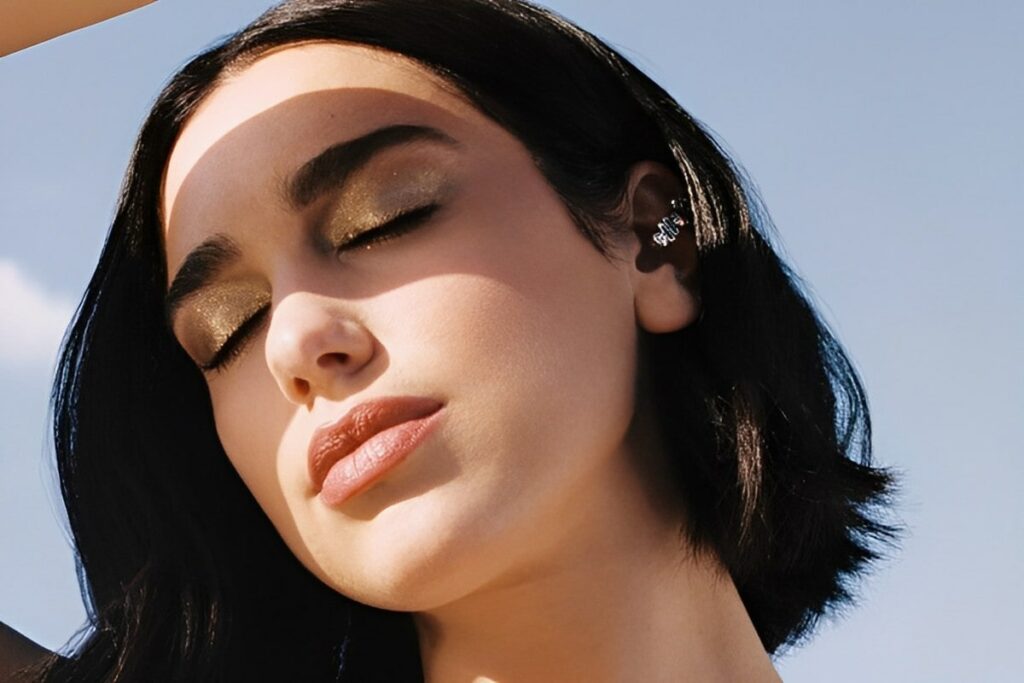 Dua Lipa caschetto tendenza capelli