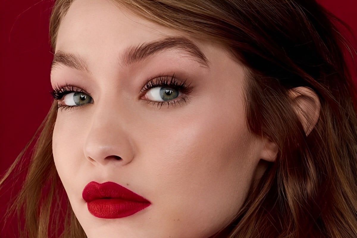 Il trucco del dito per capire la nuance di rossetto perfetta