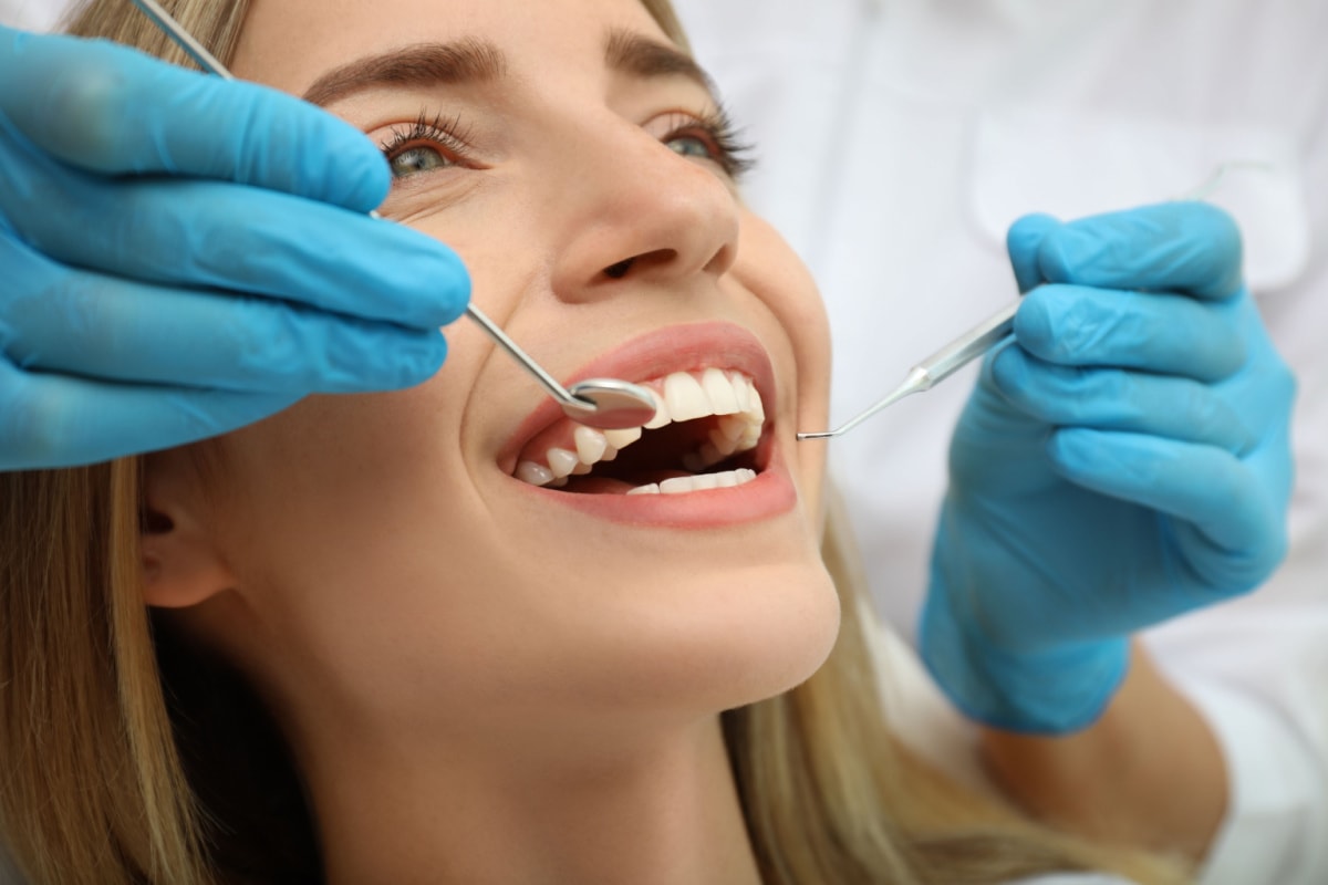 Tartaro dentale: cause, conseguenze e prevenzione