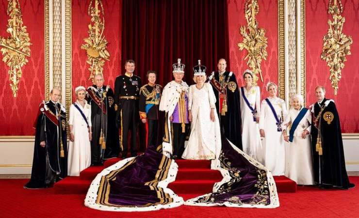 I grandi assenti nel ritratto ufficiale della Royal Family