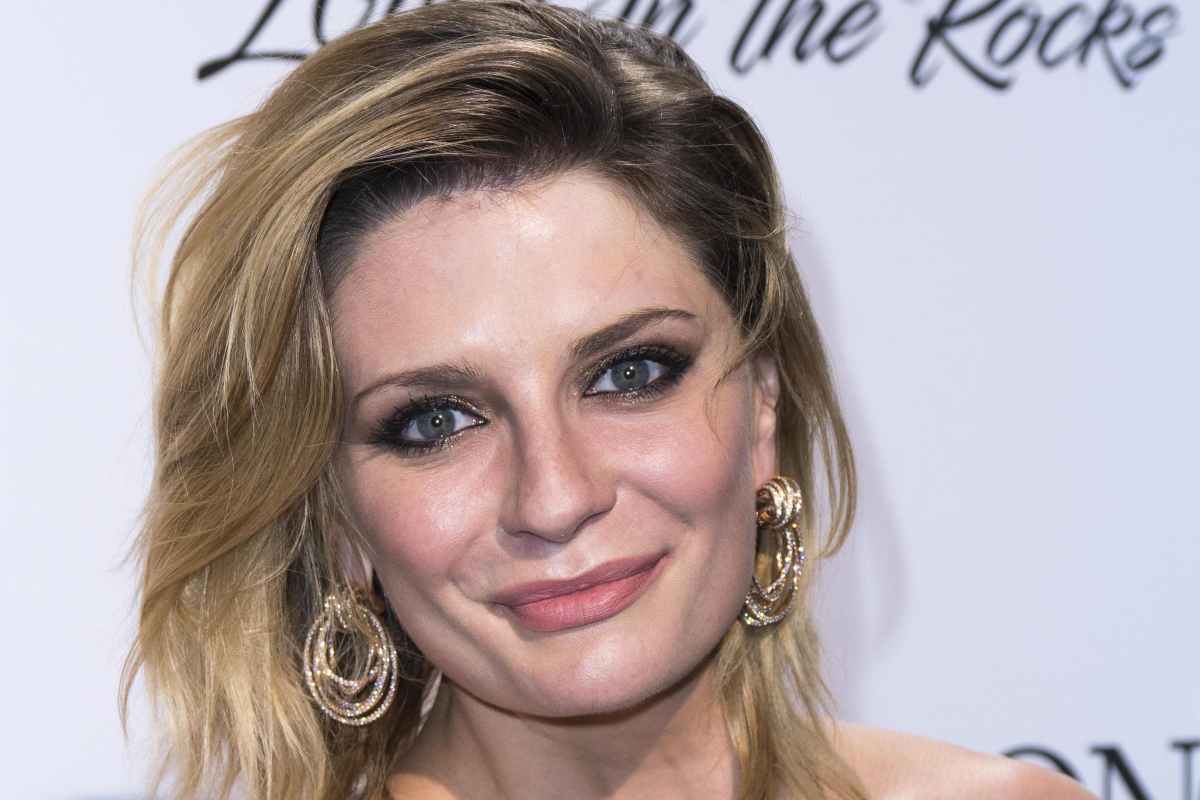 Cambio look strepitoso per Mischa Barton: addio chioma bionda, si è mostrata così