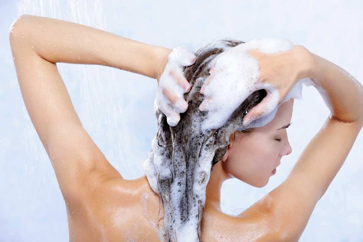 Lo shampoo migliore da acquistare secondo Altroconsumo costa solo 1 euro: marca e dove trovarlo