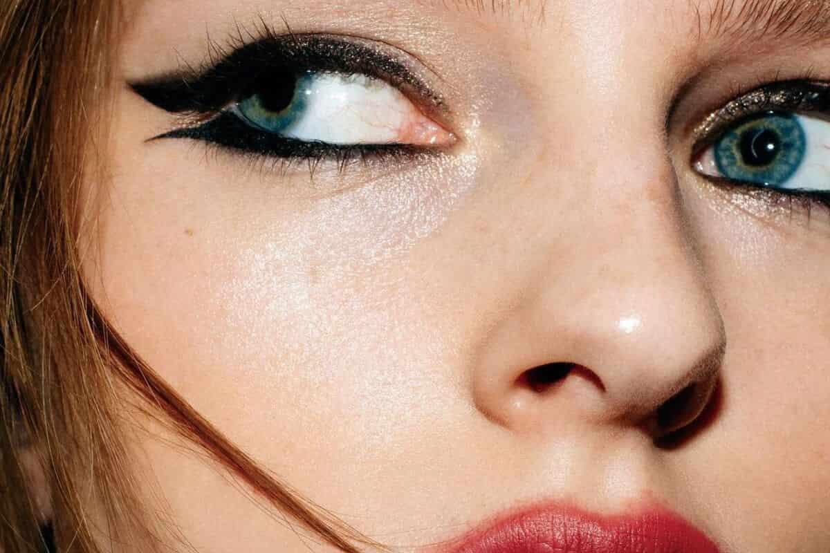 Grunge eyeliner: è lui il trucco occhi della primavera, ed è anche super rock