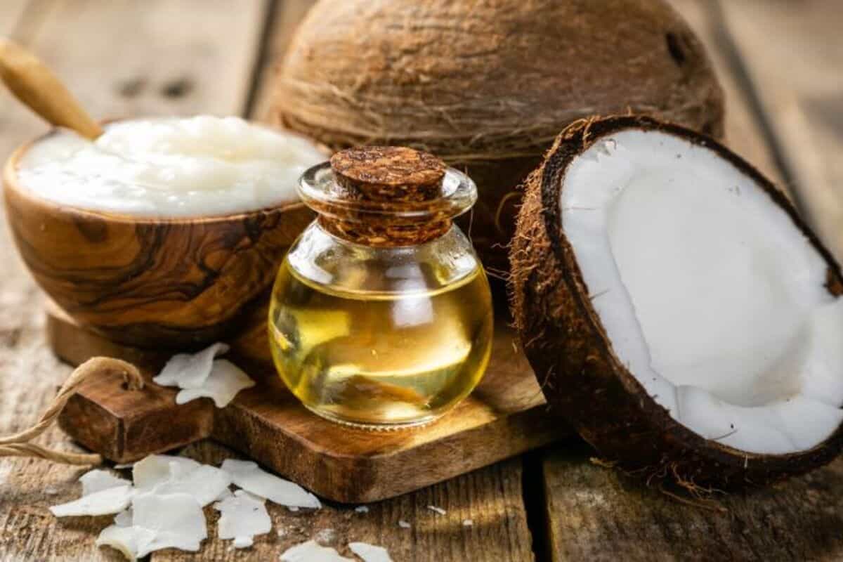 Olio di cocco: 5 modi per farne un alleato di bellezza