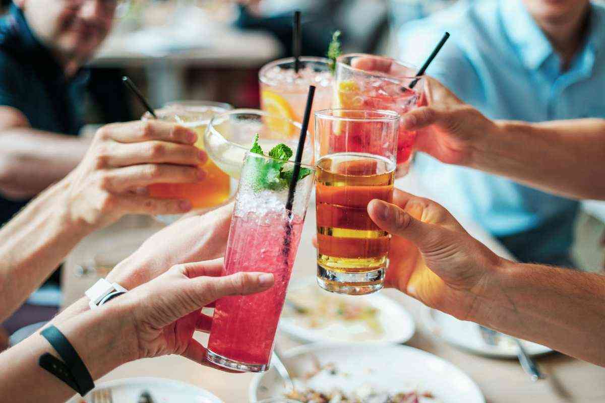 5 cocktail facili e veloci per accompagnare le cene estive