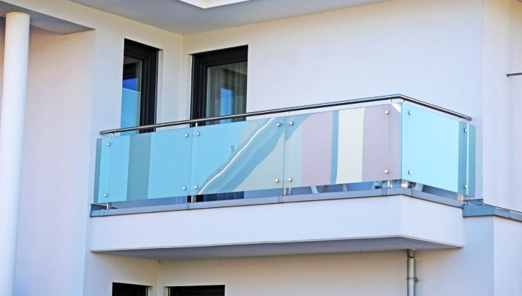 La soluzione per coprire la ringhiera del balcone