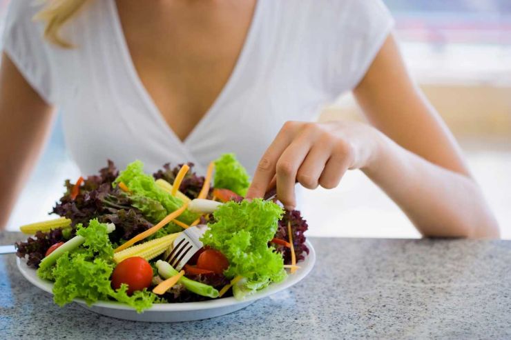 Dieta della pancia piatta, cosa dice l'esperta