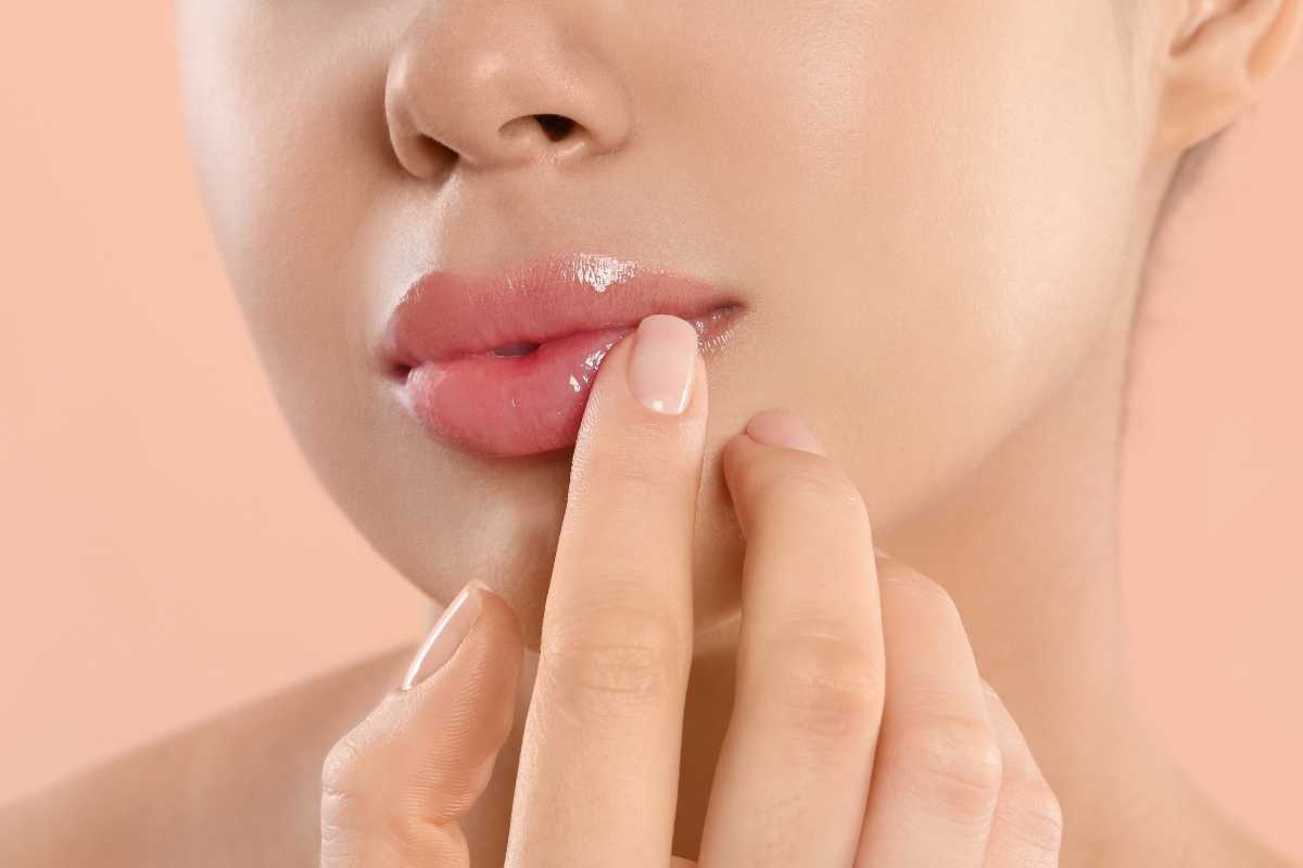Labbra secche e screpolate, il lipbalm non basta: il trucco della nonna per farle tornare a splendere