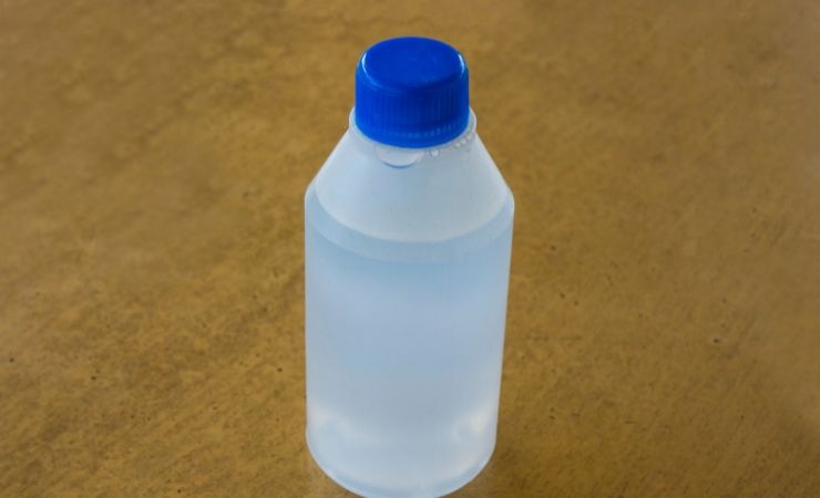 acqua ossigenata, la soluzione per rimuovere le macchie di fondotinta dai tessuti