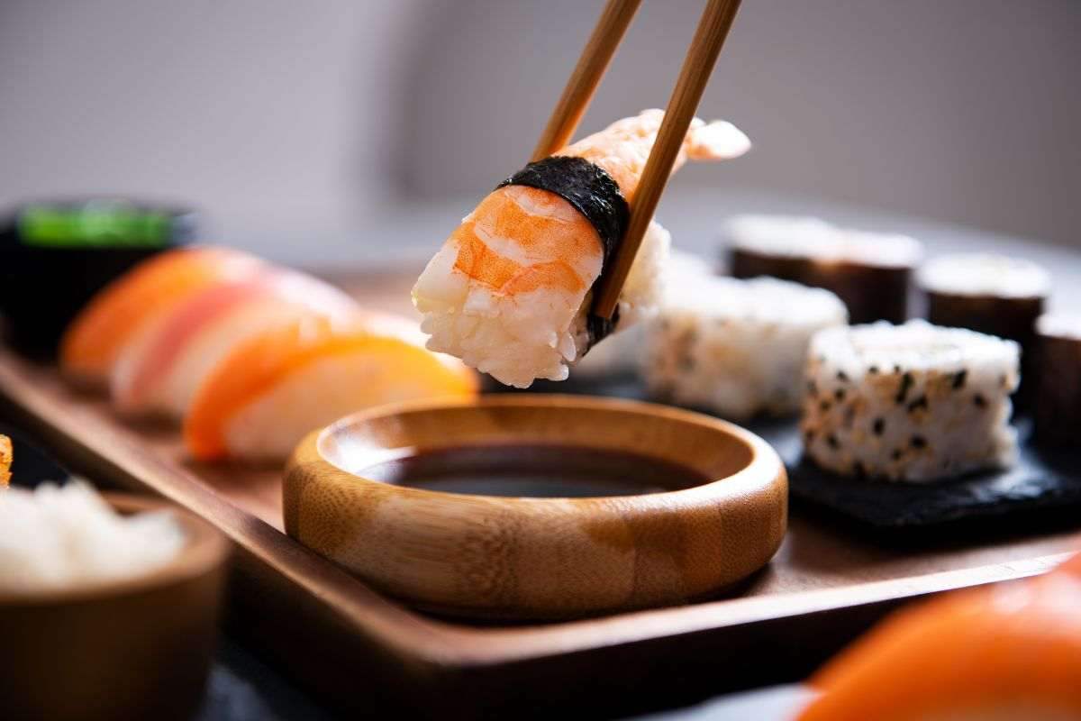 Come si usano le bacchette del sushi: tutte le cose che devi sapere