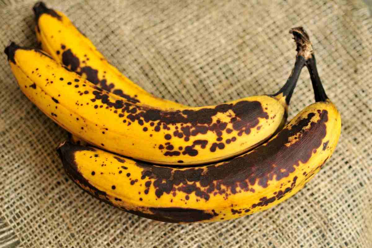 Banane troppo mature? Mai buttarle: possono diventare una fantastica maschera per il viso