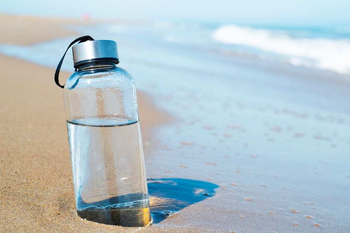 Borracce d’acqua, salvezza contro il caldo: ma ogni quanto vanno pulite per non arrecare danni alla salute?