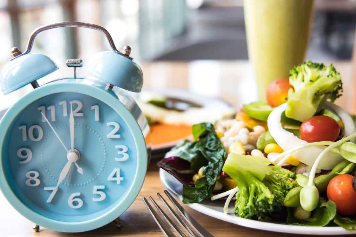 Dieta del digiuno intermittente, gli effetti sulla salute: tutti i pro e i contro