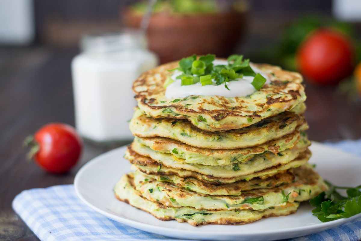 Ricetta frittelle zucchine e ricotta: semplice, veloce ed economica