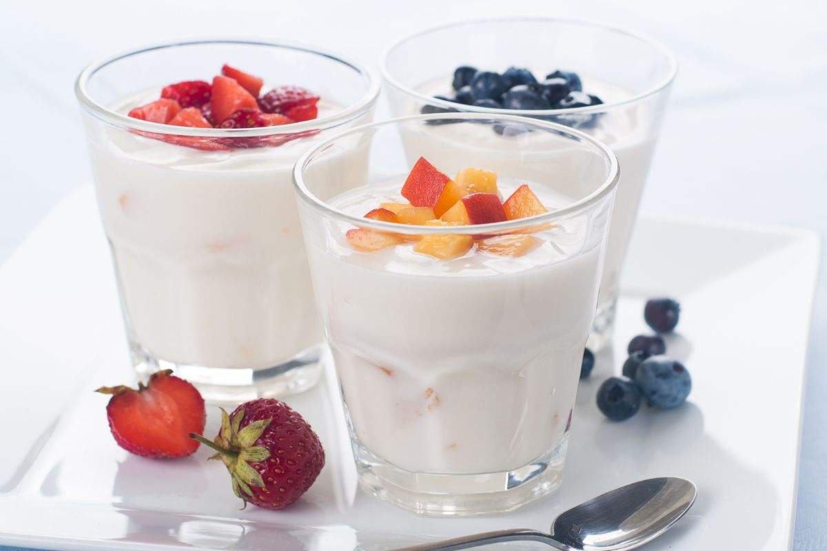 Mangiare lo yogurt a cena fa bene?