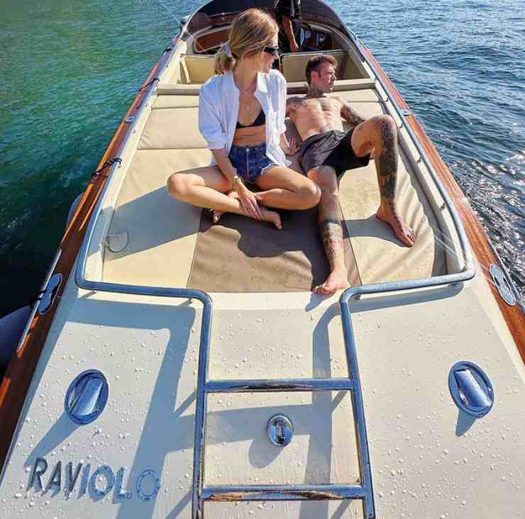 Chiara Ferragni e Fedez in barca