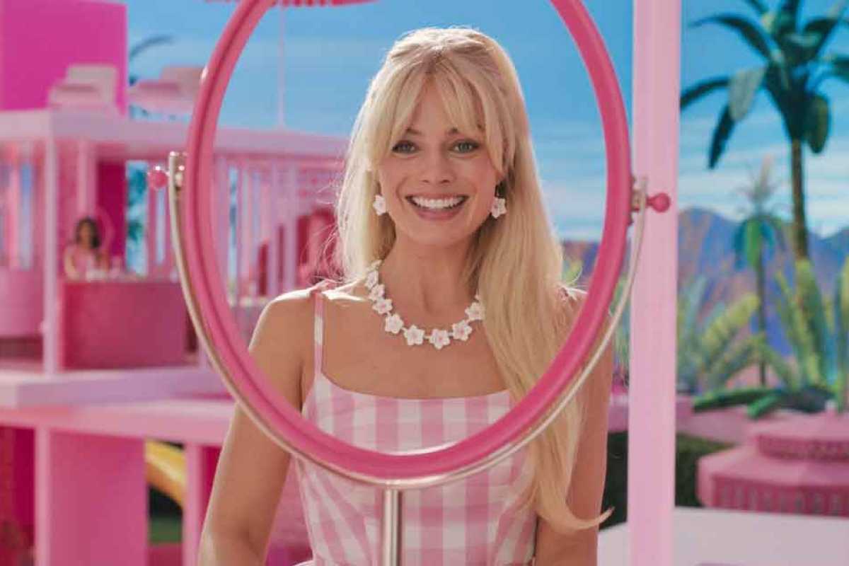 Barbie, gli outfit di Margot Robbie vengono copiati in tutto il mondo