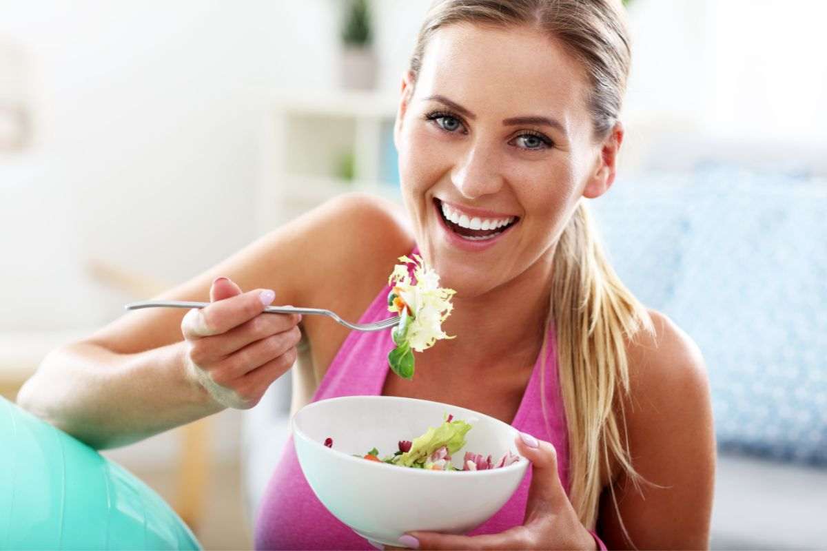 Mangiare sano, sì. Ma non senza qualche astuzia: cosa fare durante i pasti per essere in forma