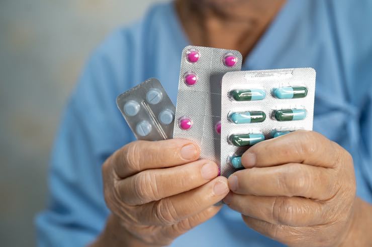 Prendere il sole: evitalo se assumi antibiotici