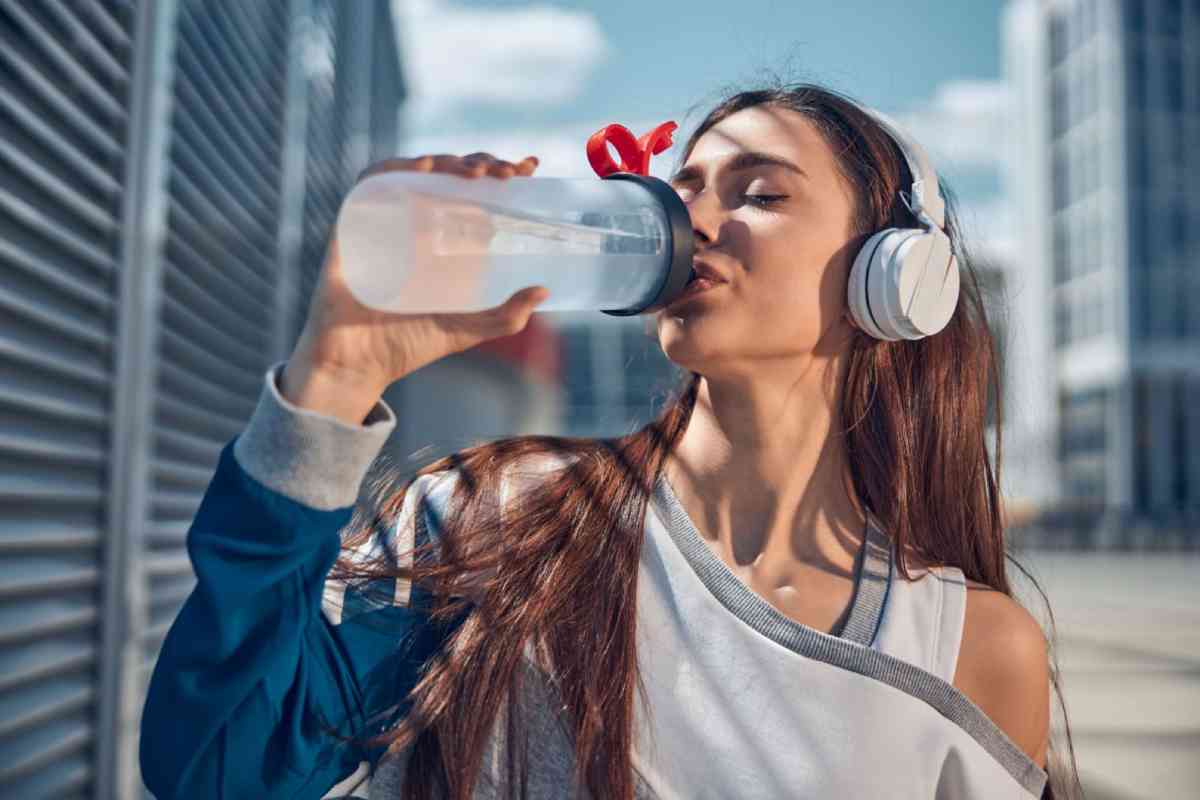 Quanta acqua bisogna bere al giorno per stare bene?