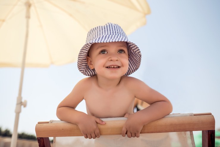 Bambini e crema solare: i consigli dei pediatri americani