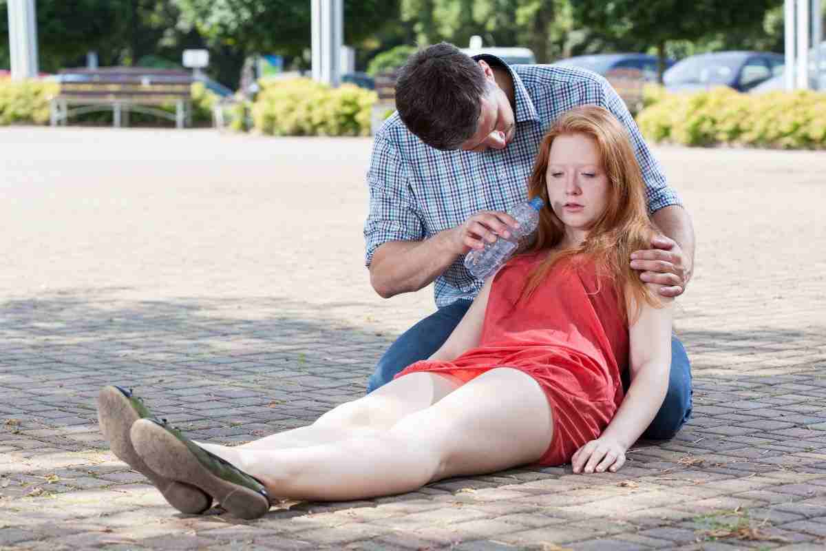 Cosa fare se si sta assistendo una persona che ha una crisi epilettica: il vademecum dei medici