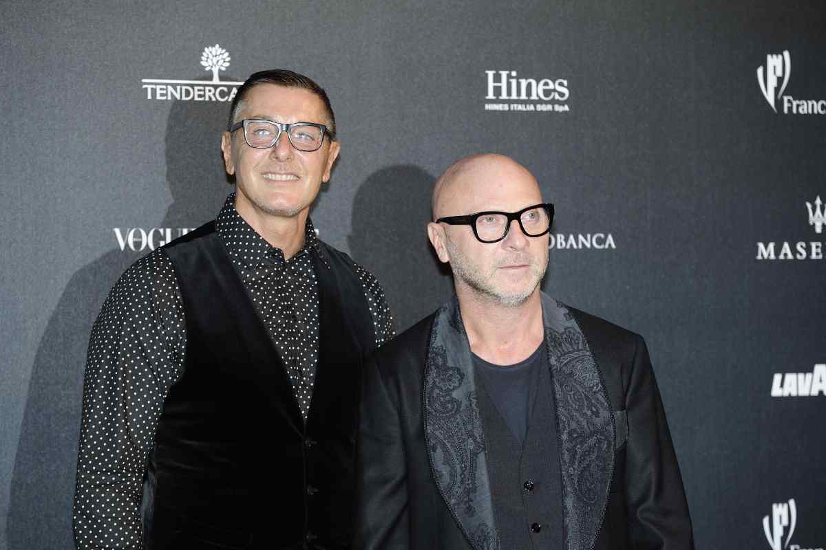 Dolce e Gabbana, scende in campo per la stagione estiva 2023: veste i migliori beach club d’Europa