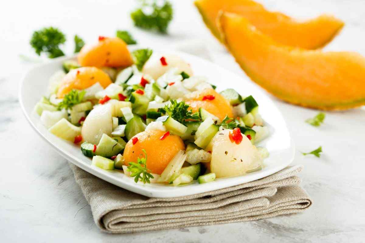 Insalata di meloni, fresca e nutriente: perfetta da portare al mare