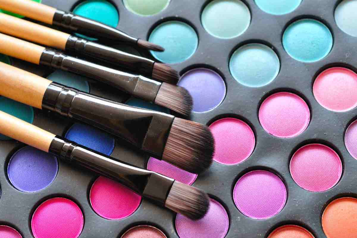 Come esaltare lo sguardo con il make-up: ad ogni colore di occhi il giusto ombretto da utilizzare