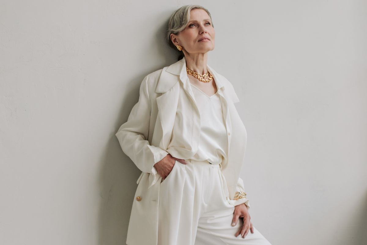 donna con outfit elegante