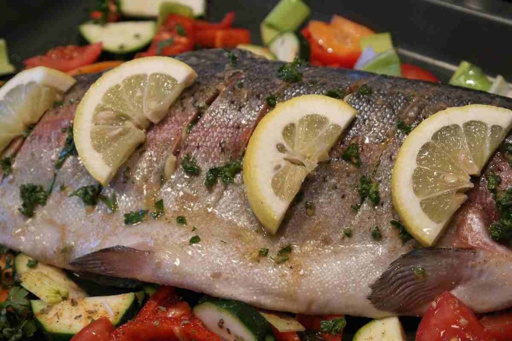 Pesce in gravidanza, quale mangiare e quale evitare nella dieta