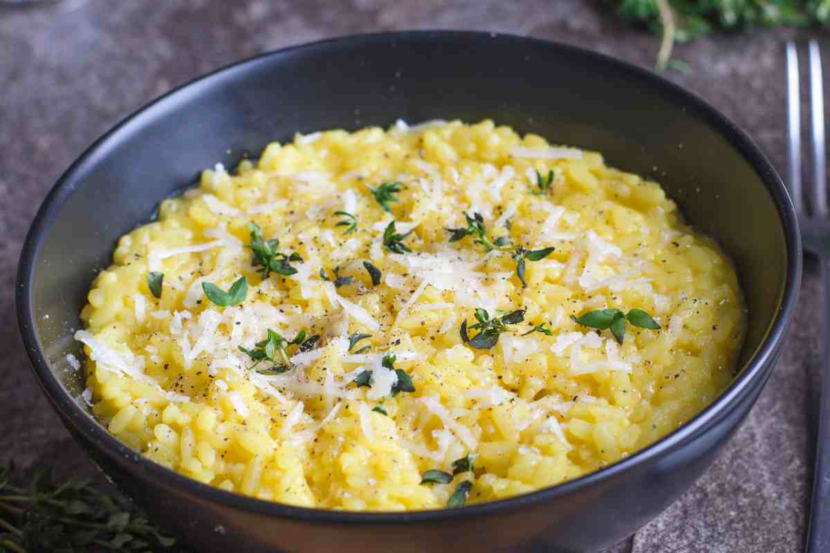 Amanti del risotto? Con questa versione estiva (e senza burro) potrete mangiarlo anche durante i mesi più caldi