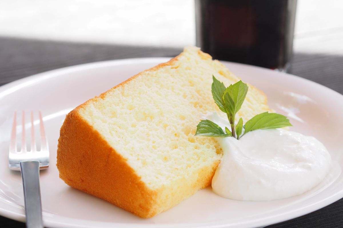 Torta all’acqua, la ricetta velocissima ed economica che farà impazzire i vostri bimbi