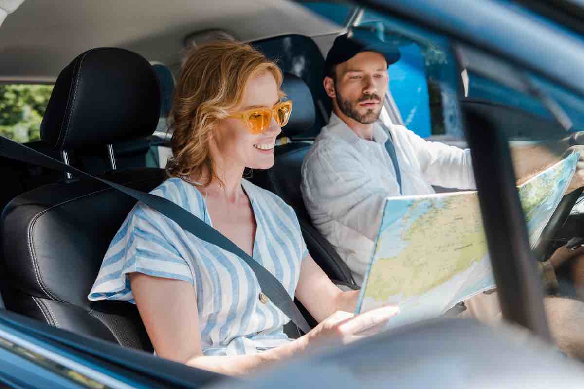 Auto, cosa controllare assolutamente prima di partire per un viaggio: la lista completa