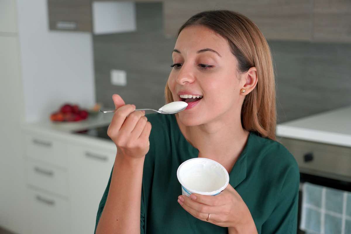 Yogurt vaccino o vegetale: quale è il migliore da assumere? Gli esperti danno la risposta definitiva