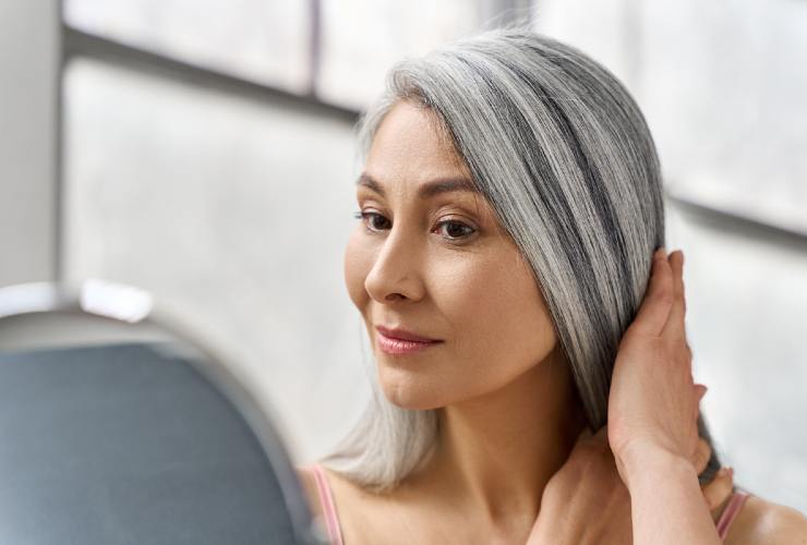 Come valorizzare i capelli grigi