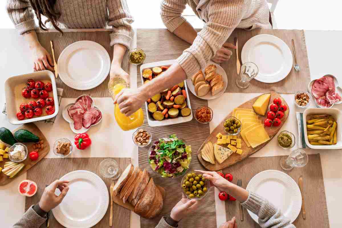 Questi cibi fanno ingrassare subito ma sono tutti i giorni sulle nostre tavole: fai attenzione a questi alimenti
