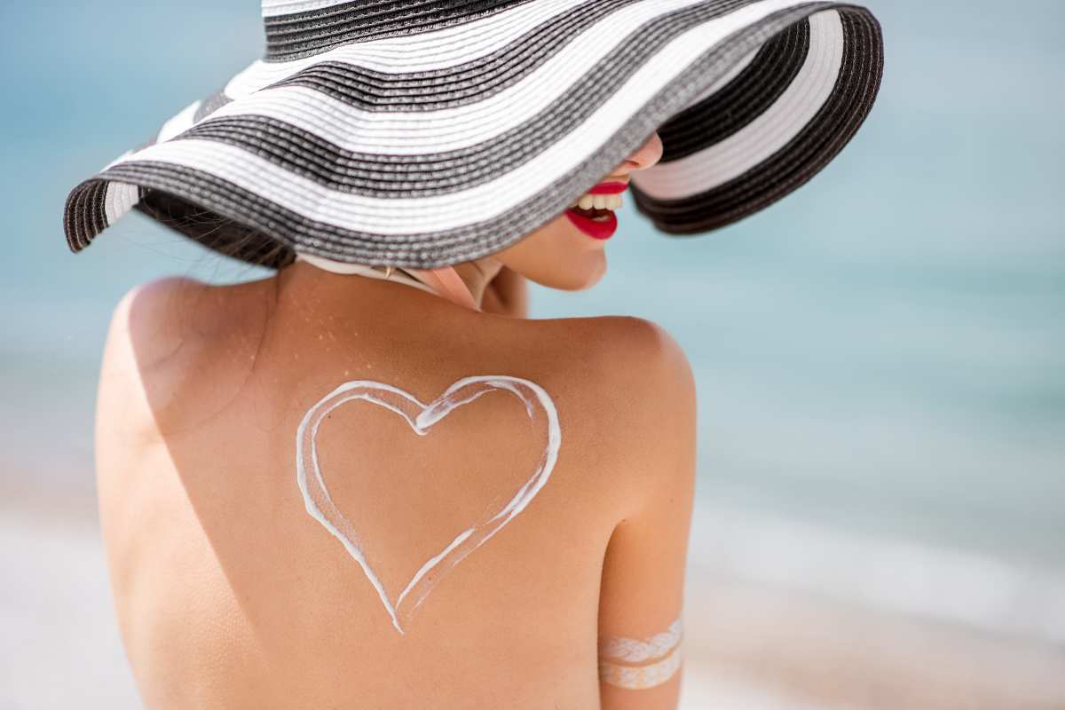 Prendere il sole sì, ma in modo responsabile: non sottovalutare queste importanti regole