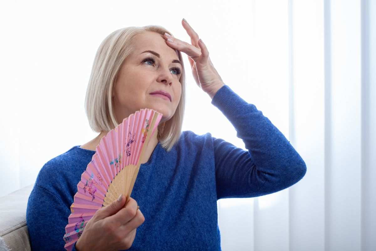 Menopausa, gli effetti sulla cute: tutti i rimedi naturali per proteggere i capelli