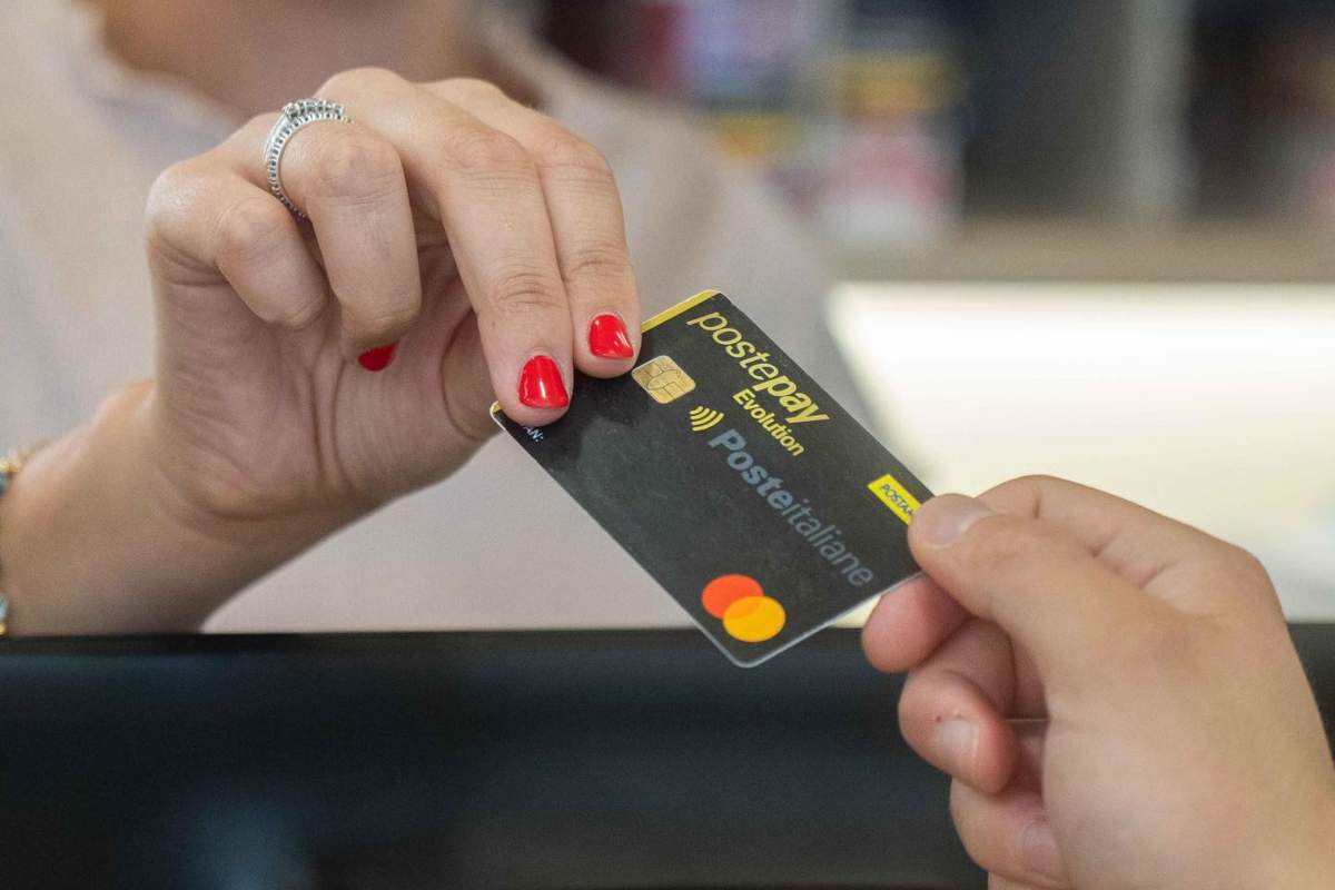 Postepay, in molti la stanno abbandonando: ecco il perché