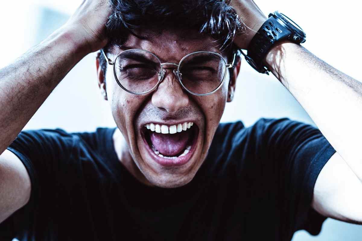 La consapevolezza di come le lamentele influenzino la nostra mente è il primo passo per coltivare una prospettiva più positiva e costruttiva sulla vita